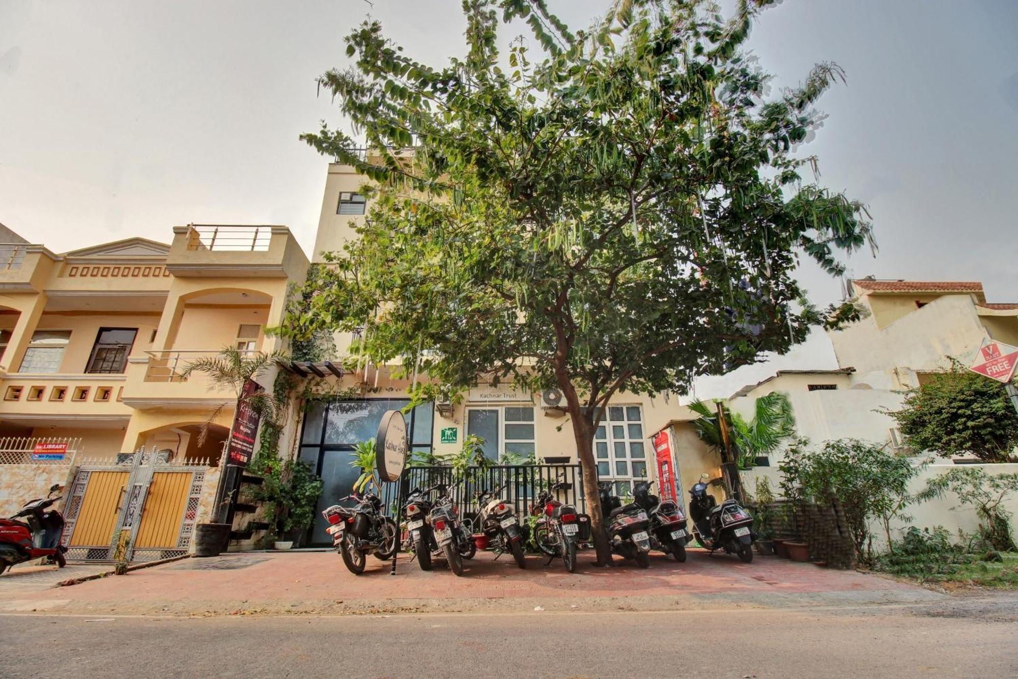 Hotel Super Townhouse Kachnar House Vikas Nagar Hasanganj Exterior foto